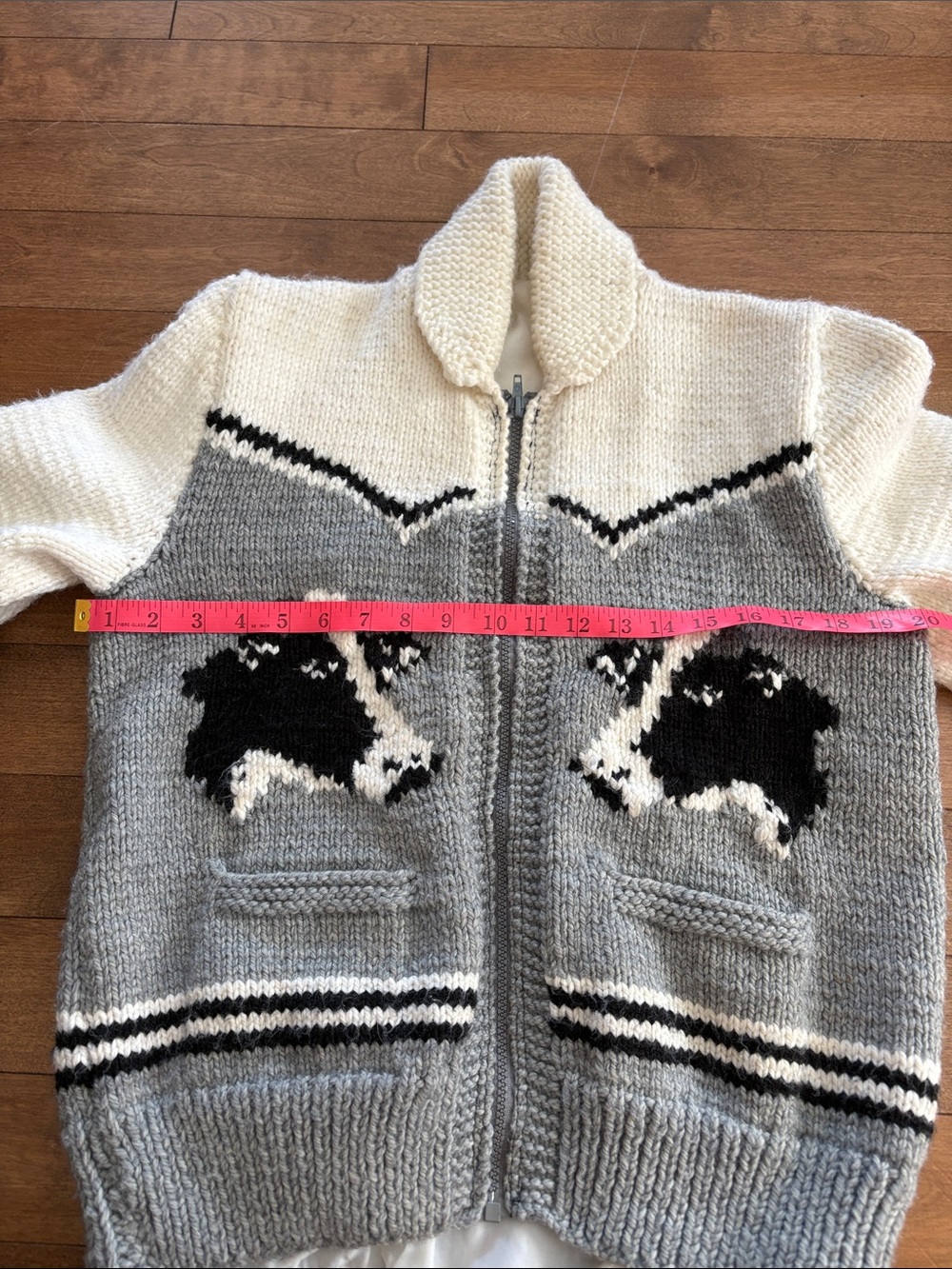 Handmade Vintage Chunky Zip-Front Cow Motif Sweater Vest in Gray & Cream - Picture 7 of 12